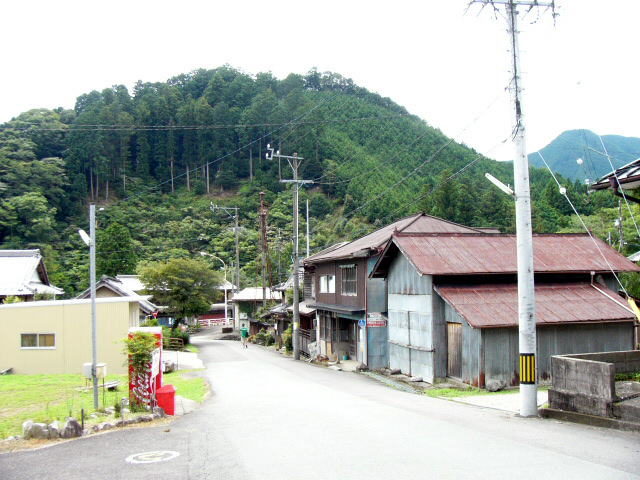伊勢奥津の駅前通り